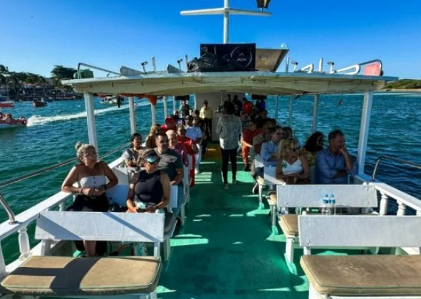 PASSEIO INAUGURAL MARCA LANÇAMENTO DO ROTEIRO TURÍSTICO “CABO FRIO VISTA DO MAR: NAVEGANDO PELA HISTÓRIA”