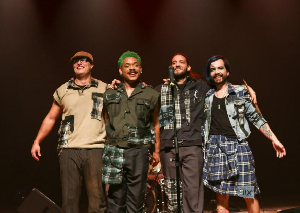 SHOW GRATUITO DE BRIGITTE MERLOT CELEBRA A CULTURA DO ROCK