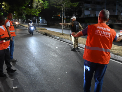 PREFEITURA DE NITERÓI APREENDE DUAS MOTOS E NOTIFICA 21 MOTOCICLISTAS EM BLITZ CONTRA MOTOS BARULHENTAS